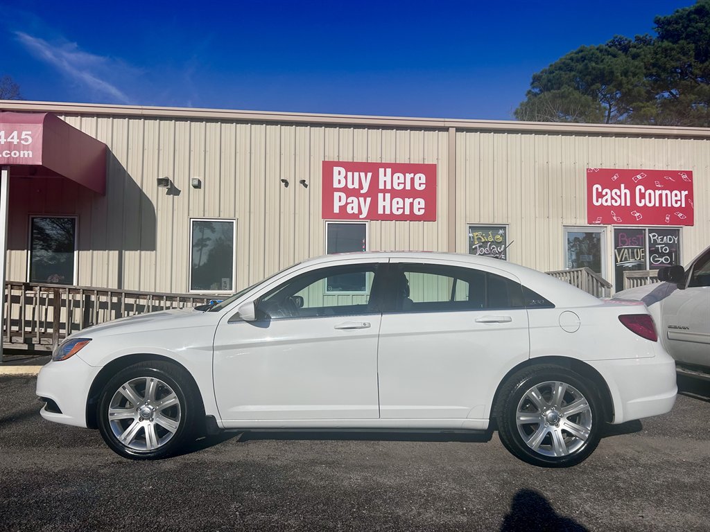 2013 Chrysler 200 Touring's photo